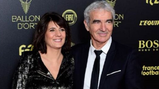 '&Ccedil;a se passe tr&egrave;s bien', Estelle Denis raconte la relation avec son ex Raymond Domenech (capture YouTube)