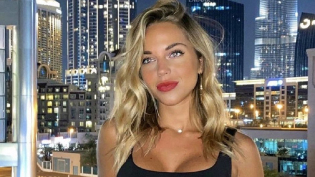 Maddy Burciaga publie une photo de No&euml;l en famille retouch&eacute;e : les avis sont partag&eacute;s.