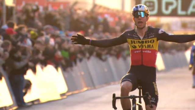 La vittoria di Wout van Aert nel ciclocross di Heusden-Zolder.