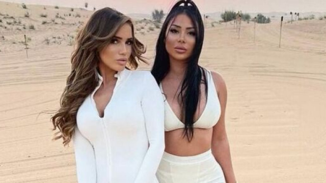 Manon Tanti et Maeva Ghennam menac&eacute;es de se faire frapper par des inconnus &agrave; Duba&iuml;, la vid&eacute;o fuite.