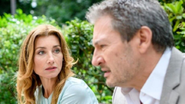 Tempesta d'amore, trame tedesche: Alexandra dice a Christoph che Eleni &egrave; sua figlia.