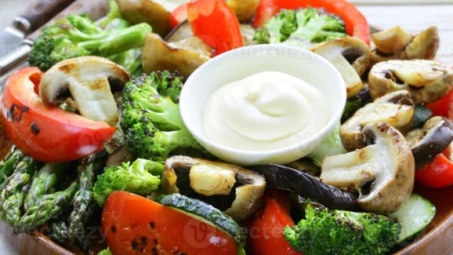 Antipasto di verdure miste, ideale per un pranzo importante.