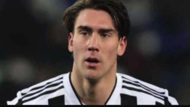 Juventus, Vlahovic preoccupa: rischia altre settimane di stop