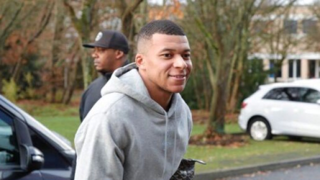 Mbapp&eacute; et Rose Bertram serait tr&egrave;s proche selon Aqababe. (cr&eacute;dit Twitter)