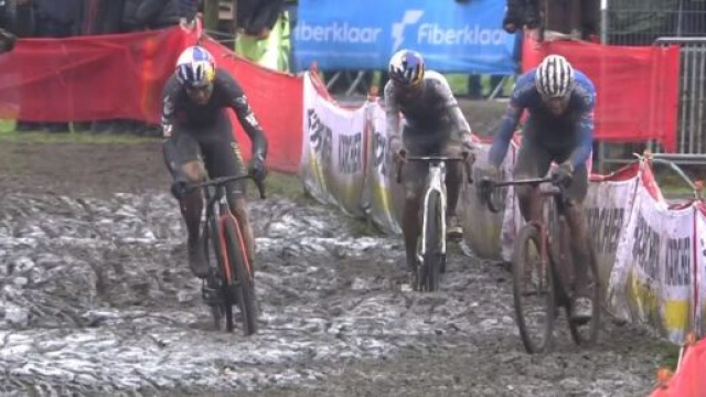 Van Aert, Van der Poel e Pidcock nel ciclocross di Loenhout.