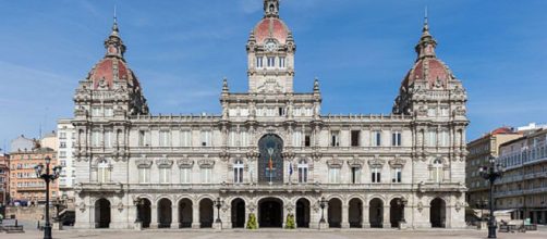 Ayuntamiento de A Coru&ntilde;a. La ciudad posee un ecosistema universitario volcado en la Inteligencia Artificial. Fuente: Wikimedia Commons