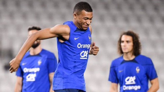 Kylian Mbapp&eacute; se moque de Matt&eacute;o Guendouzi &agrave; l'entra&icirc;nement (capture YouTube)