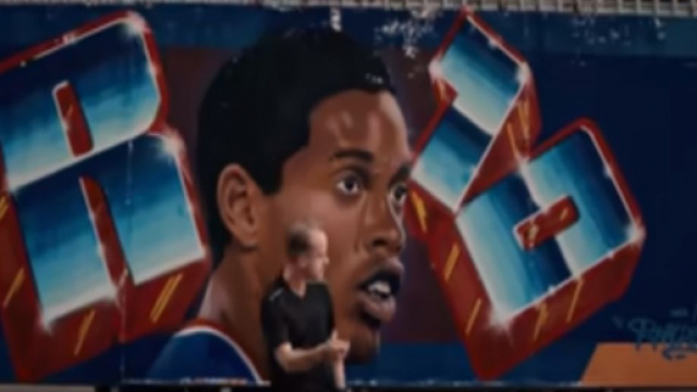 Ronaldinho dans une pub avec Lionel Messi et Neymar. Source : Capture Twitter