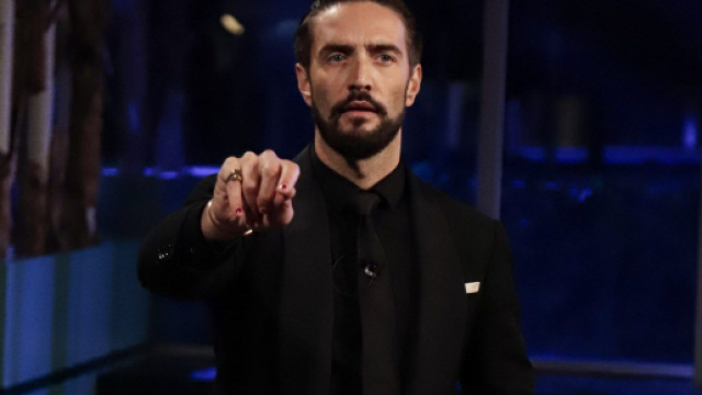 GFVip, urla all'indirizzo di Delia: 'Attenta, Alex rientra' (Video).