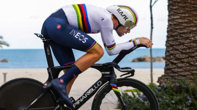 Ciclismo, Tour de Provence: Ganna domina la crono di 7 km a quasi 53km/h di media.