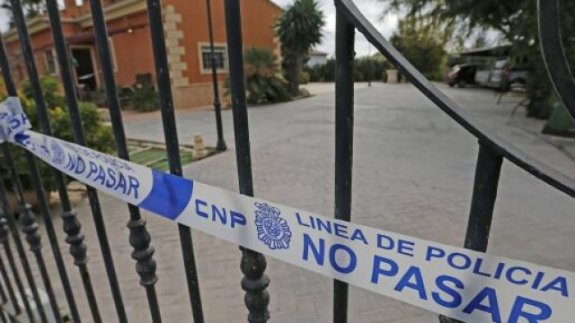 Strage familiare ad Alicante, nel sud della Spagna: un 15enne ha ucciso i genitori e il fratello pi&ugrave; piccolo.