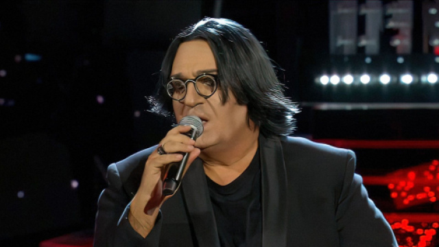 Tale e Quale Show 2022: Daniele Quartapelle vince con la sua imitazione di Renato Zero.