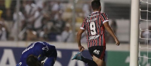 S&atilde;o Paulo venceu a Ponte Preta de virada (Rubens Chiri/Saopaulofc.net)