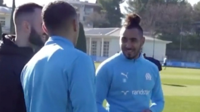 Harit et Payet en discussion lors de l'entrainement de l'OM. (cr&eacute;dit Twitter)
