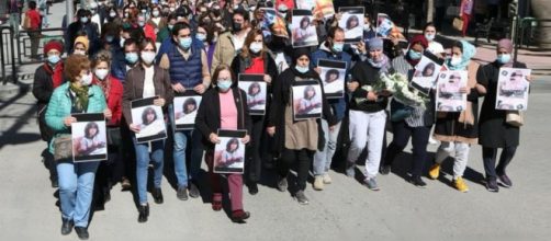 Vecinos de Alcal&aacute; la Real y la madre de la ni&ntilde;a fallecida durante la manifestaci&oacute;n (Ayundamiento de Alcal&aacute; la Real)