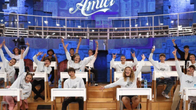 Amici 21, allievi 'spariti' dai daytime: fan sospettano possibili contagi in casetta.