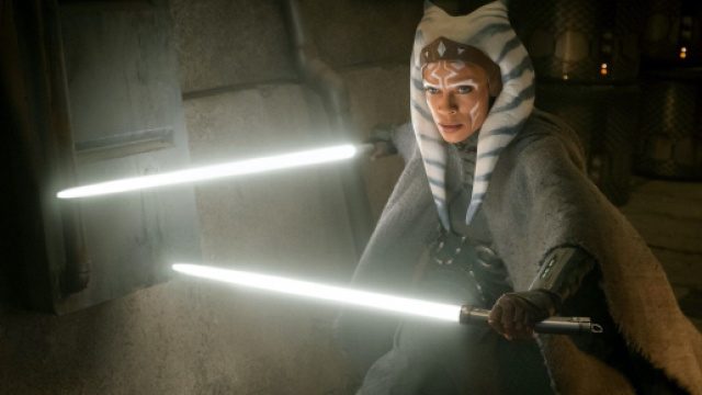 Ahsoka Tano avec ses sabres lasers
