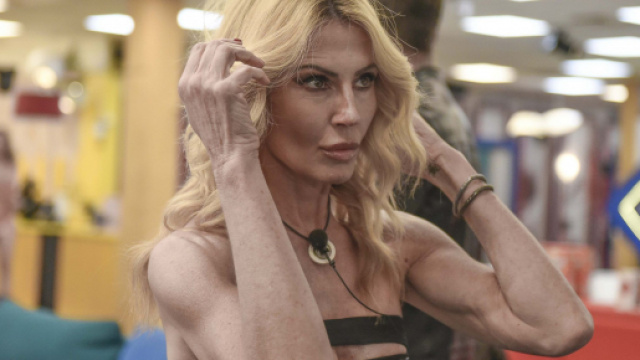 GFVip, possibile squalifica per Nathaly, la regia censura tutto e il web vuole spiegazioni
