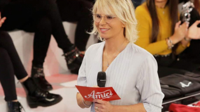 Amici 21, anticipazioni prossima puntata: registrazione del 26 febbraio rinviata al 3 marzo.