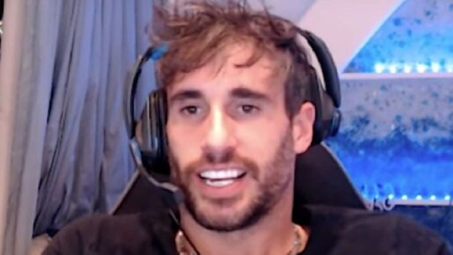 Javi Martinez estime que l'entrejambe de Renato S&aacute;nches devrait &ecirc;tre expos&eacute; quelque part (capture YouTube)