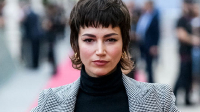 Novit&agrave; tagli capelli corti per la primavera 2022, la curtain bangs e il mixie di Ursula Corber&ograve;
