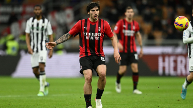 Tonali miglior giocatore tra i rossoneri nell'ennesimo disastro arbitrale.