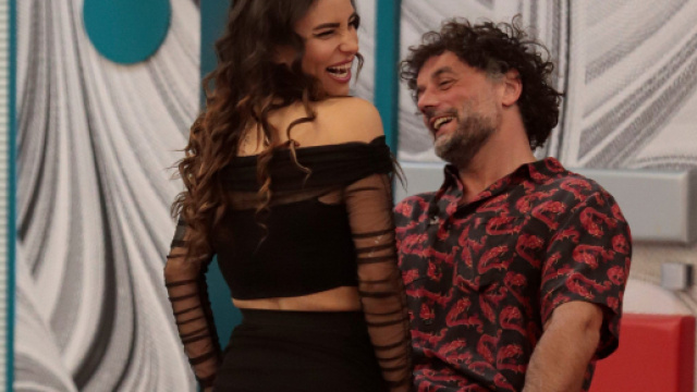 GFVip, Jessica stuzzica Bar&ugrave;: &lsquo;Voglio averti&rsquo;.