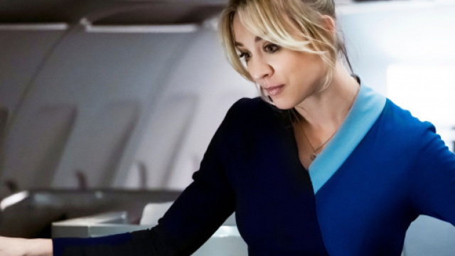 L'Assistente di volo 2, Kaley Cuoco annuncia la fine delle riprese.