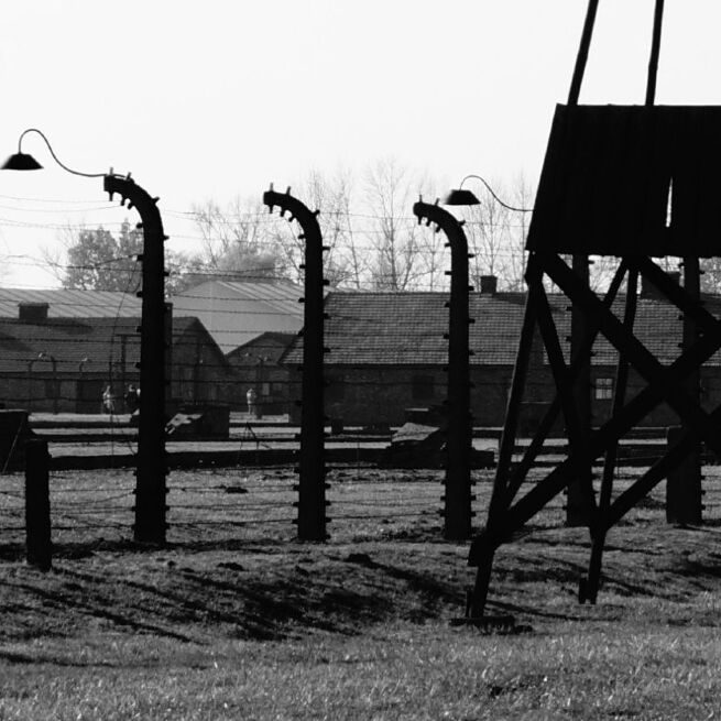 Whoopi Goldberg alega erroneamente que Holocausto &ldquo;n&atilde;o era sobre ra&ccedil;a&rdquo; (Marcin Czerniawski/Unsplash)