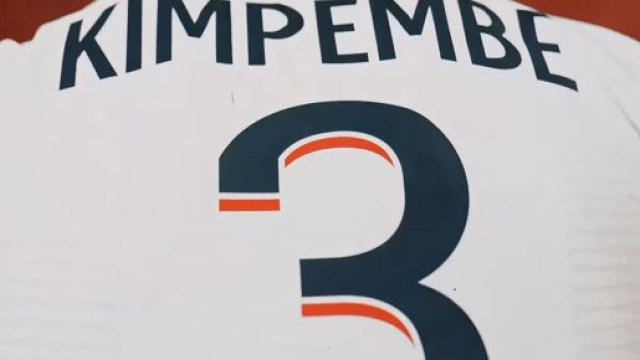 Le nouveau maillot du Paris Saint-Germain, vu de dos. Capture ecran