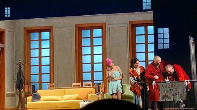 Risate e riflessioni nella commedia &ldquo;Ehi&hellip; Prof Posso venire la prossima volta?&ldquo;