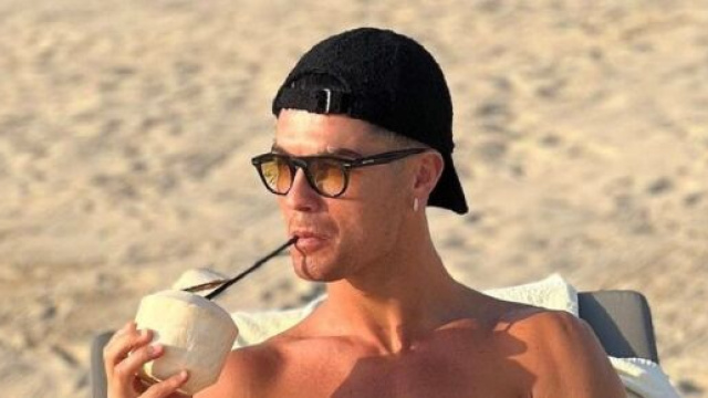 Obs&eacute;d&eacute; par son physique, CR7 fait le buzz avec son g&acirc;teau d'anniversaire - Source : capture d'&eacute;cran, Twitter