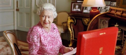 El pasado domingo Isabel II cumpli&oacute; 70 a&ntilde;os como reina de Inglaterra (Twitter/@RoyalFamily)