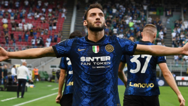Inter, possibile offerta dello United per Calhanoglu.