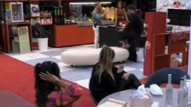 GF Vip, Bar&ugrave; smaschera Jessica-Lul&ugrave;.