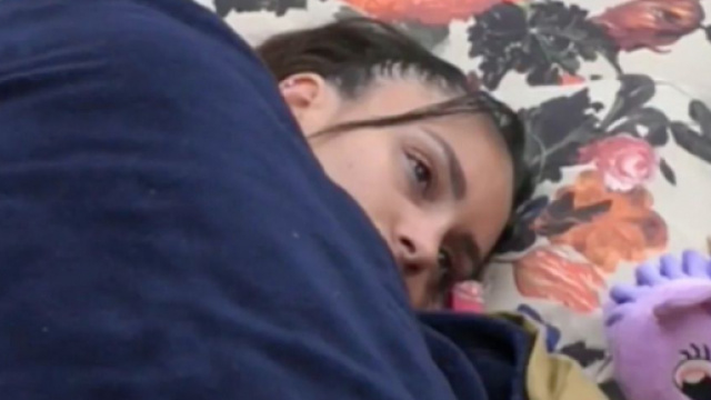 Jessica in lacrime a causa di Bar&ugrave;