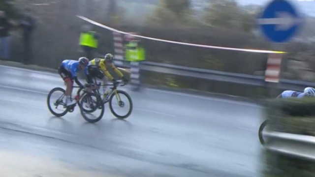 Remco Evenepoel sbaglia strada nella quinta tappa della Tirreno-Adriatico.
