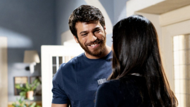 Cambio programmazione Mediaset: slitta Can Yaman.