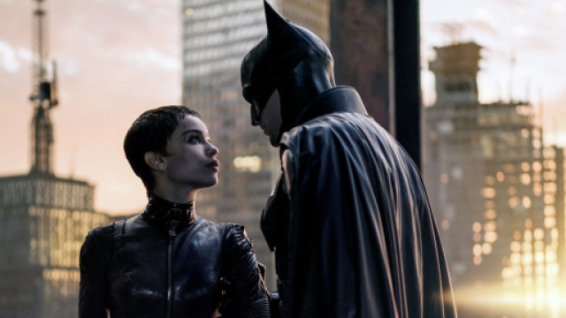 The Batman di Matt Reeves: Batman (Robert Pattinson) e Selina Kyle (Zo&euml; Kravitz).