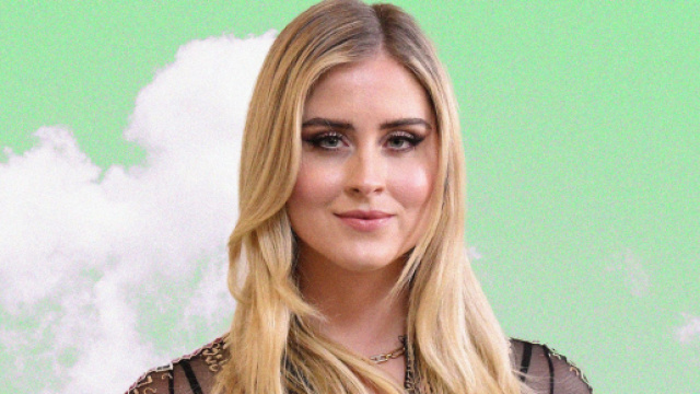 Tagli capelli per la primavera 2022: la curtain bangs e la chioma scalata di Valentina Ferragni.