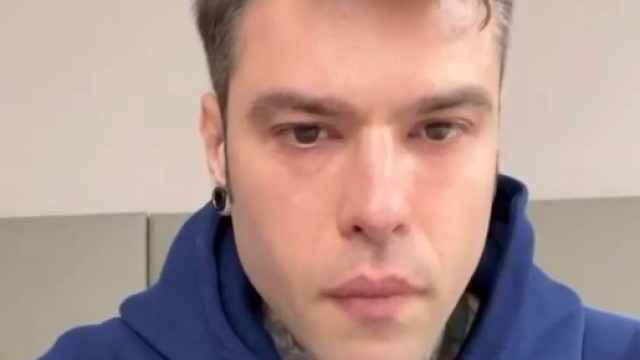 Fedez scoppia a piangere e rompe il silenzio: 'Ho un problema di salute, far&ograve; un percorso'.