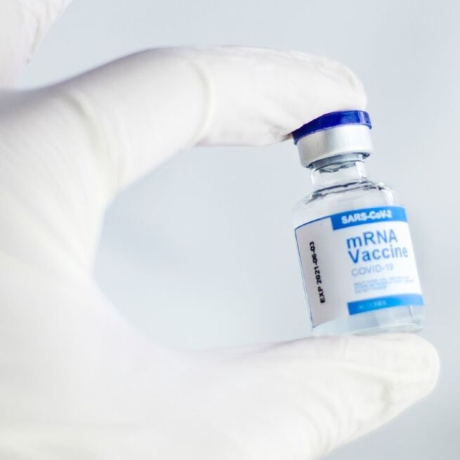 It is false that Pfizer paid $2.8 million for FDA to approve COVID-19 vaccine (Image source: Unsplash)