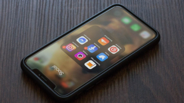 Apple emp&ecirc;che Facebook d'&eacute;voquer les 30 % de commission de l'App ... - frandroid.com