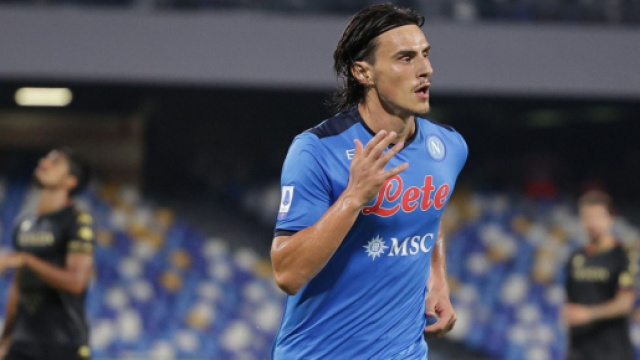 In foto Elmas, centrocampista del Napoli.