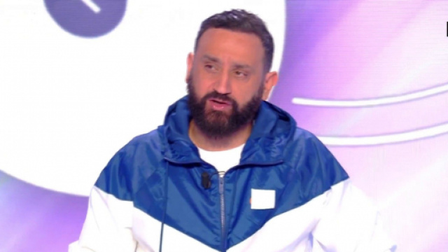 Cyril Hanouna (TPMP / Face &agrave; Baba) pr&eacute;pare l&rsquo;&eacute;mission avec Val&eacute;rie P&eacute;cresse. Source : capture d&rsquo;&eacute;cran C8.