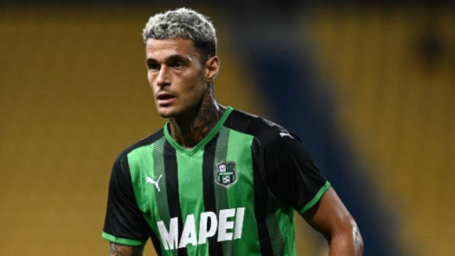 Calciomercato, il Milan sfida l'Inter per Scamacca.