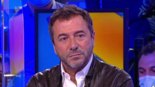 D&eacute;c&egrave;s de Jean Pierre Pernaut, Bernard Montiel (TPMP) en larmes sur le plateau. Source : capture d'&eacute;cran C8