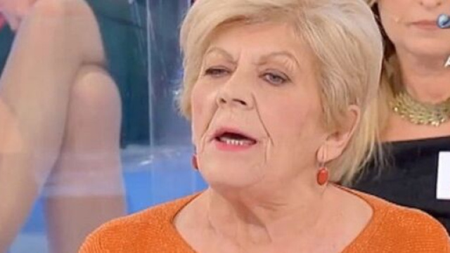 Uomini e donne, chi &egrave; Pinuccia: la dama di Vigevano accusata da Tina di essere supponente.