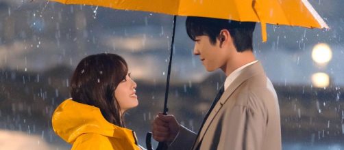 'Business Proposal' &eacute; baseado em uma famosa webtoon de mesmo nome. (Foto: Divulga&ccedil;&atilde;o/Netflix)