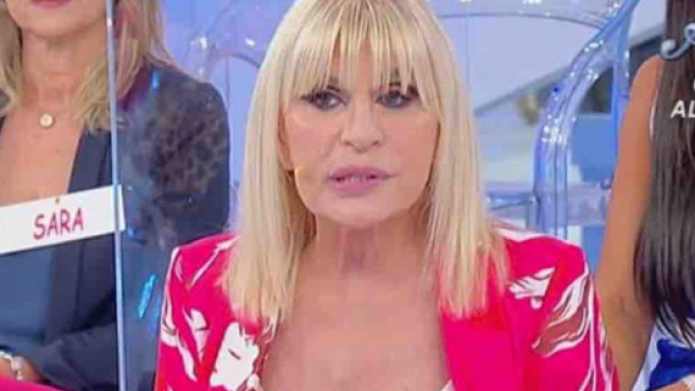 Uomini e Donne, Gemma 'comparsa' nelle puntate, il pubblico: 'Messa da parte, assurdo'.